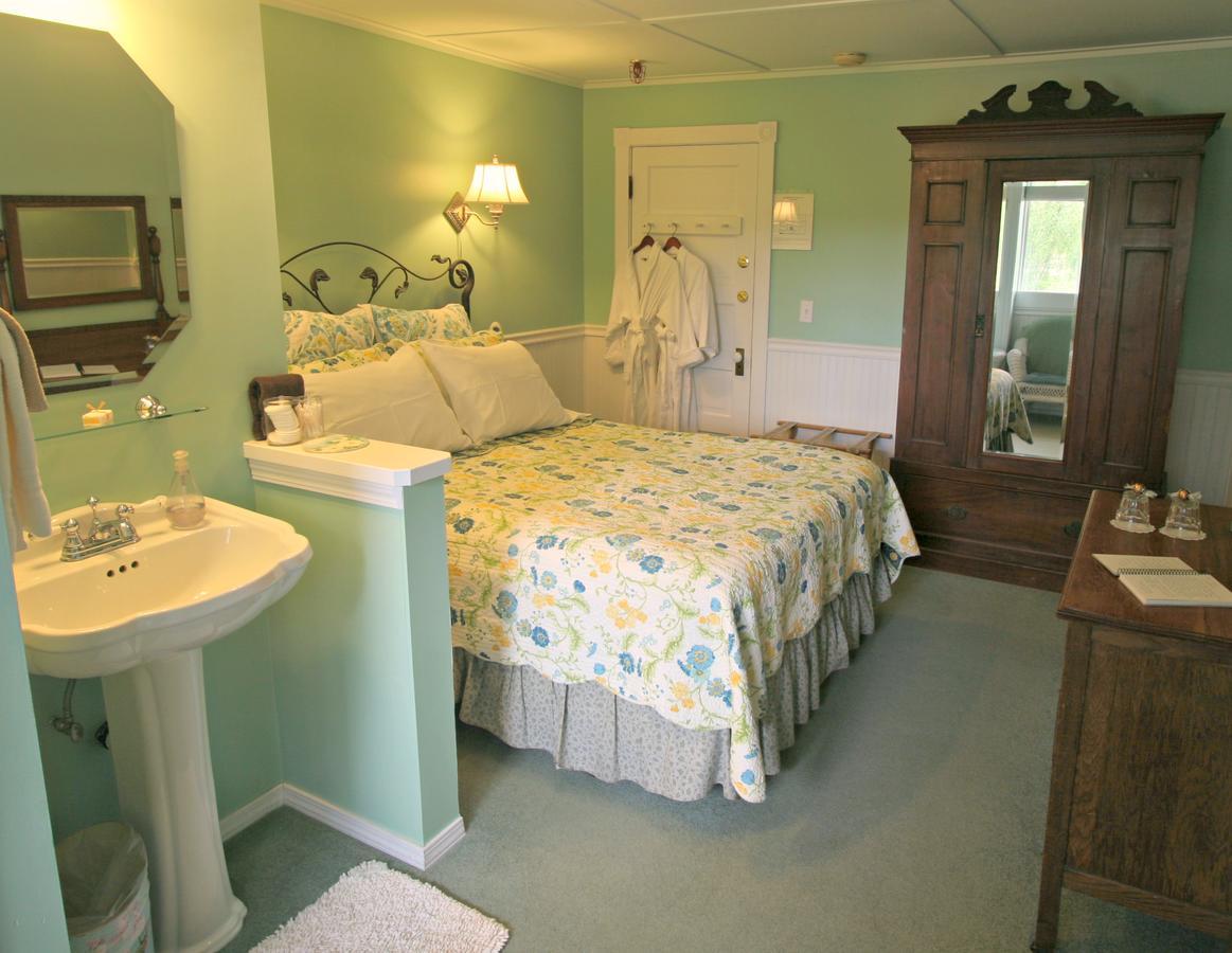 Kangaroo House Bed & Breakfast Eastsound Екстер'єр фото